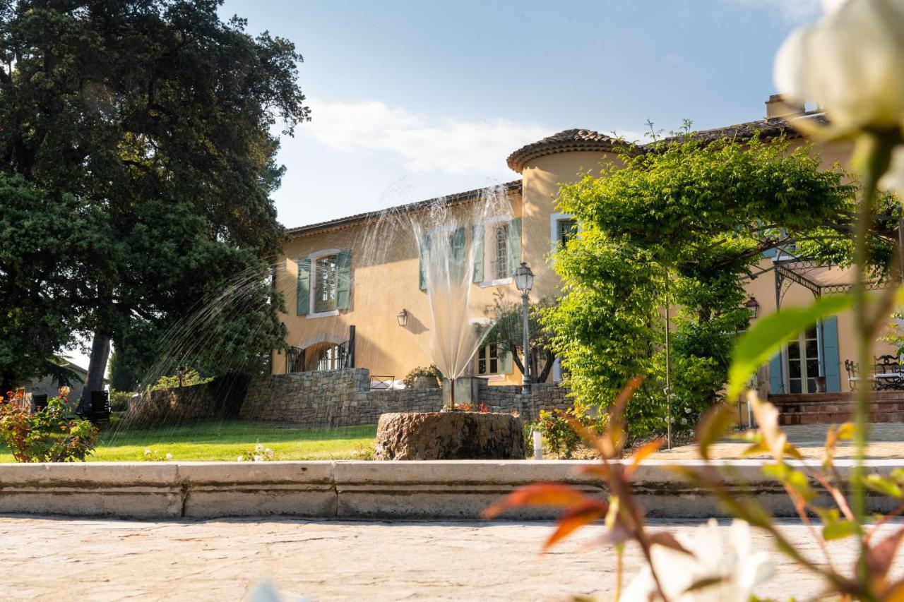 Chateau Les Crostes Lodge *