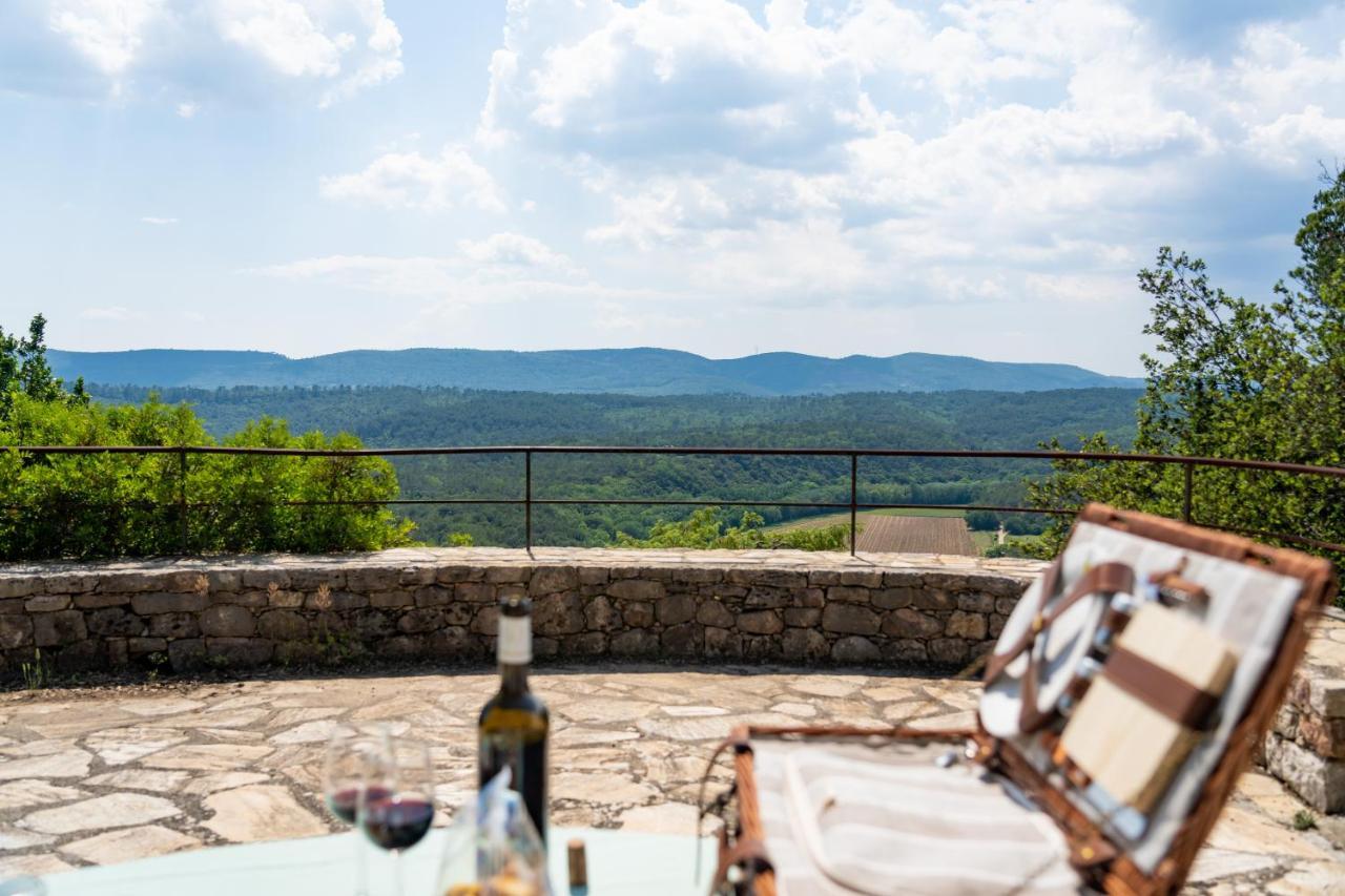 Chateau Les Crostes Lodge *
