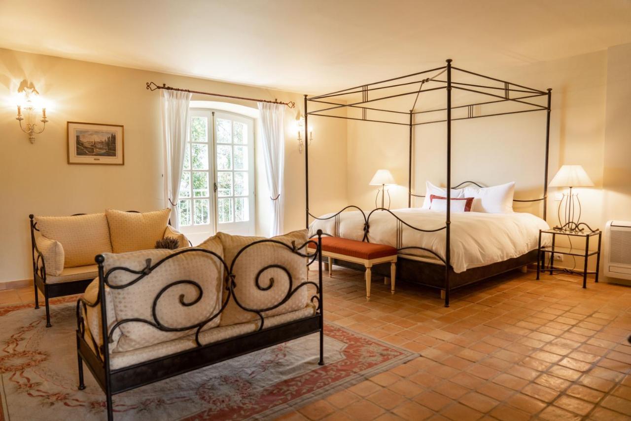 Chateau Les Crostes Lodge *